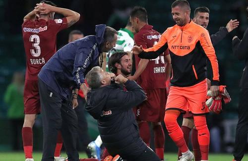 Pe CFR Cluj o ajută și victoria, și egalul cu FCSB