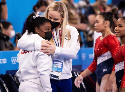 Simone Biles s-a retras prima dată din proba de sărituri, foto: Imago