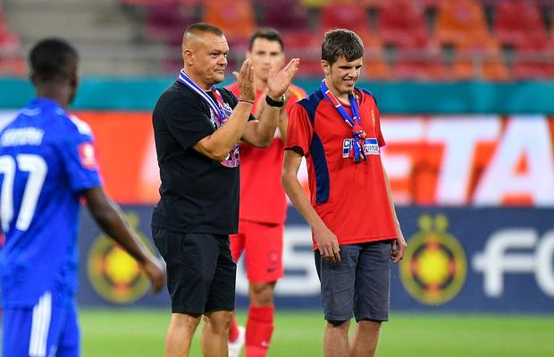Moment special la FCSB - FCU Craiova: „Alex e nevăzător și vine la TOATE meciurile, SINGUR, cu trenul”
