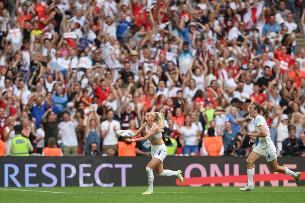 A marcat golul decisiv în finala Europeanului feminin și a sărbătorit în stil mare! Și-a dat jos tricoul și a făcut turul arenei Wembley