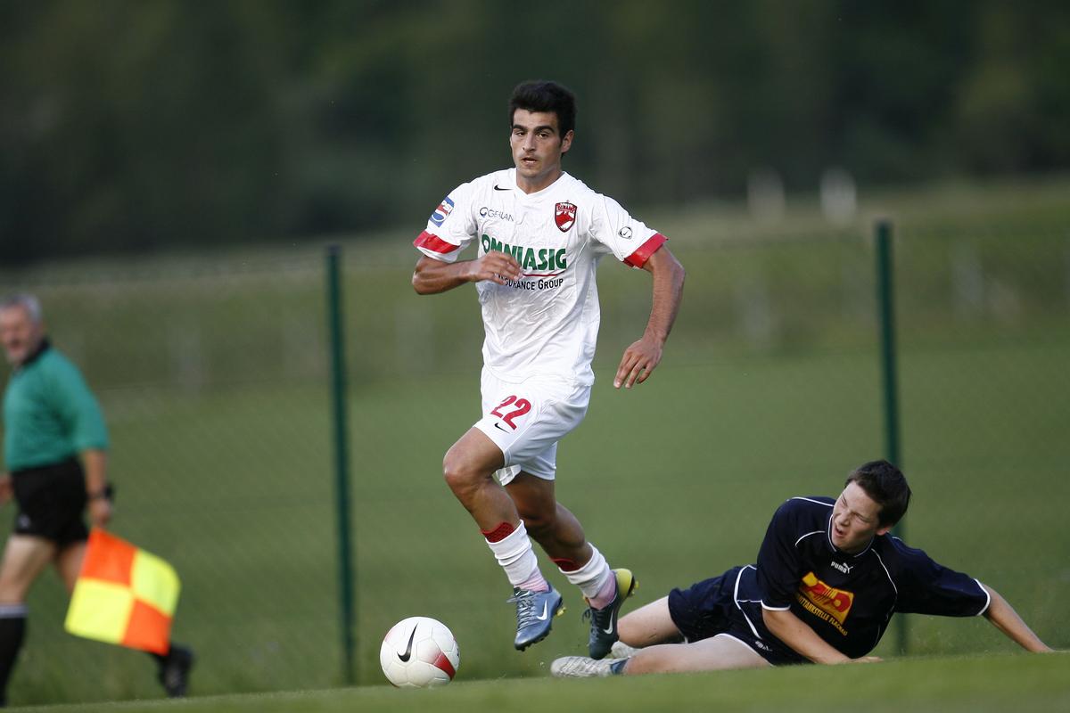 Fostul fotbalist al lui Dinamo dezvăluie că era să moară de la o operație de ligamente: „Doctorul m-a întrebat în lacrimi «Tu cum mai trăiești?»” + Ce i-au găsit spaniolii în picior