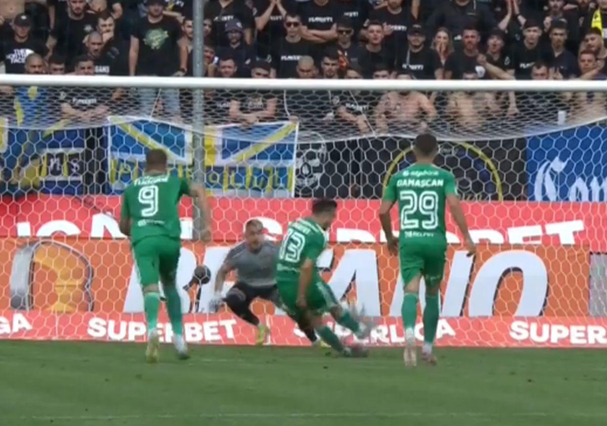 Cosmin Matei, încurcat de gazonul de la Ploiești » Ce s-a întâmplat la penalty-ul din Petrolul - Sepsi
