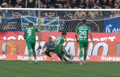 Cosmin Matei, încurcat de gazonul de la Ploiești » Ce s-a întâmplat la penalty-ul din Petrolul - Sepsi