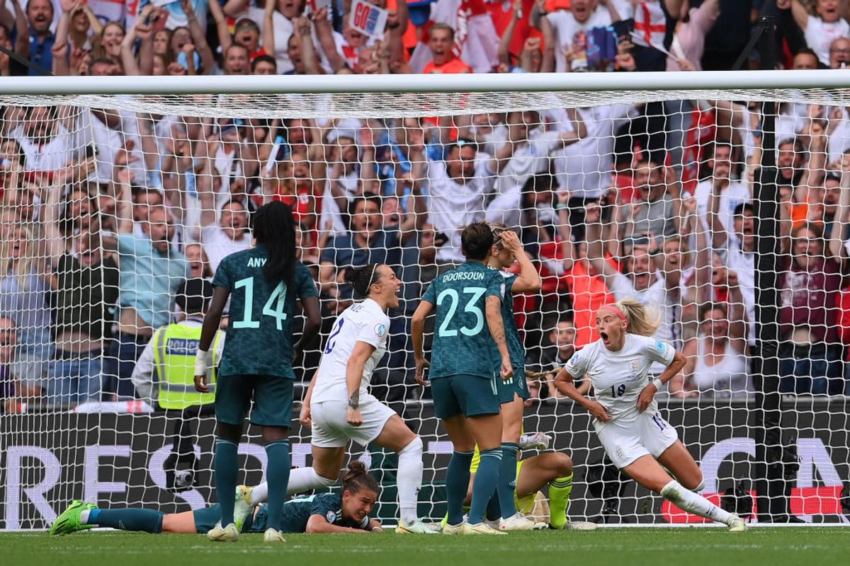 A marcat golul decisiv în finala Europeanului feminin și a sărbătorit în stil mare! Și-a dat jos tricoul și a făcut turul arenei Wembley