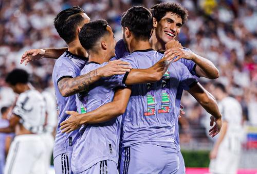 Jucătorii lui Real Madrid sărbătoresc golul de 2-0 // foto: Twitter @ realmadrid