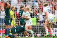 A marcat golul decisiv în finala Europeanului feminin și a sărbătorit în stil mare! Și-a dat jos tricoul și a făcut turul arenei Wembley