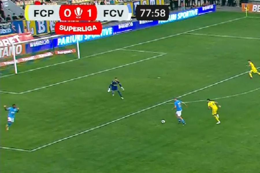 FOTO: Captură TV @Digi Sport 1 Fanii au cerut demisia antrenorului după gafa imensă din Petrolul - Voluntari » Adam Nemec s-a trezit cu mingea la picior și a marcat