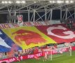 „Suntem aici și vom mai fi” » Scenografie spectaculoasă în Dinamo - Sepsi
