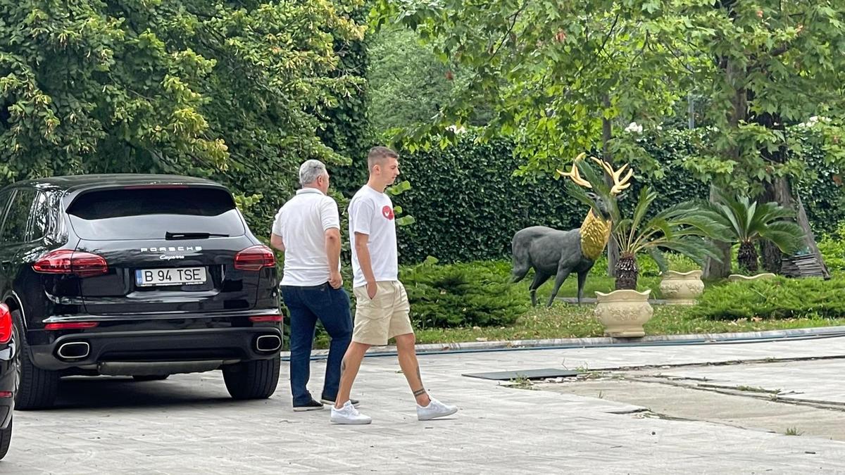 Tănase a venit azi la Palat » Planul lui Gigi Becali: „Va fi jucător și antrenor secund”
