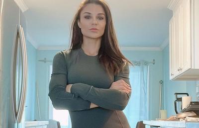 O fostă gimnastă medaliată olimpic a României e model în revistele din Canada! A luat argint la Barcelona