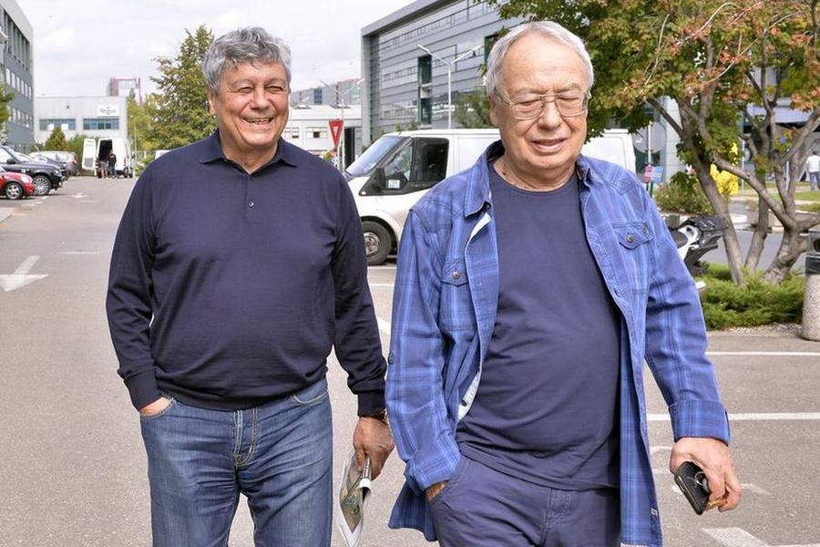Directorul Gazetei Sporturilor, Ovidiu Ioanițoaia, alături de Mircea Lucescu Mircea Lucescu, Cetățean de Onoare al Iașiului. Selecționerul își va lansa o carte astăzi