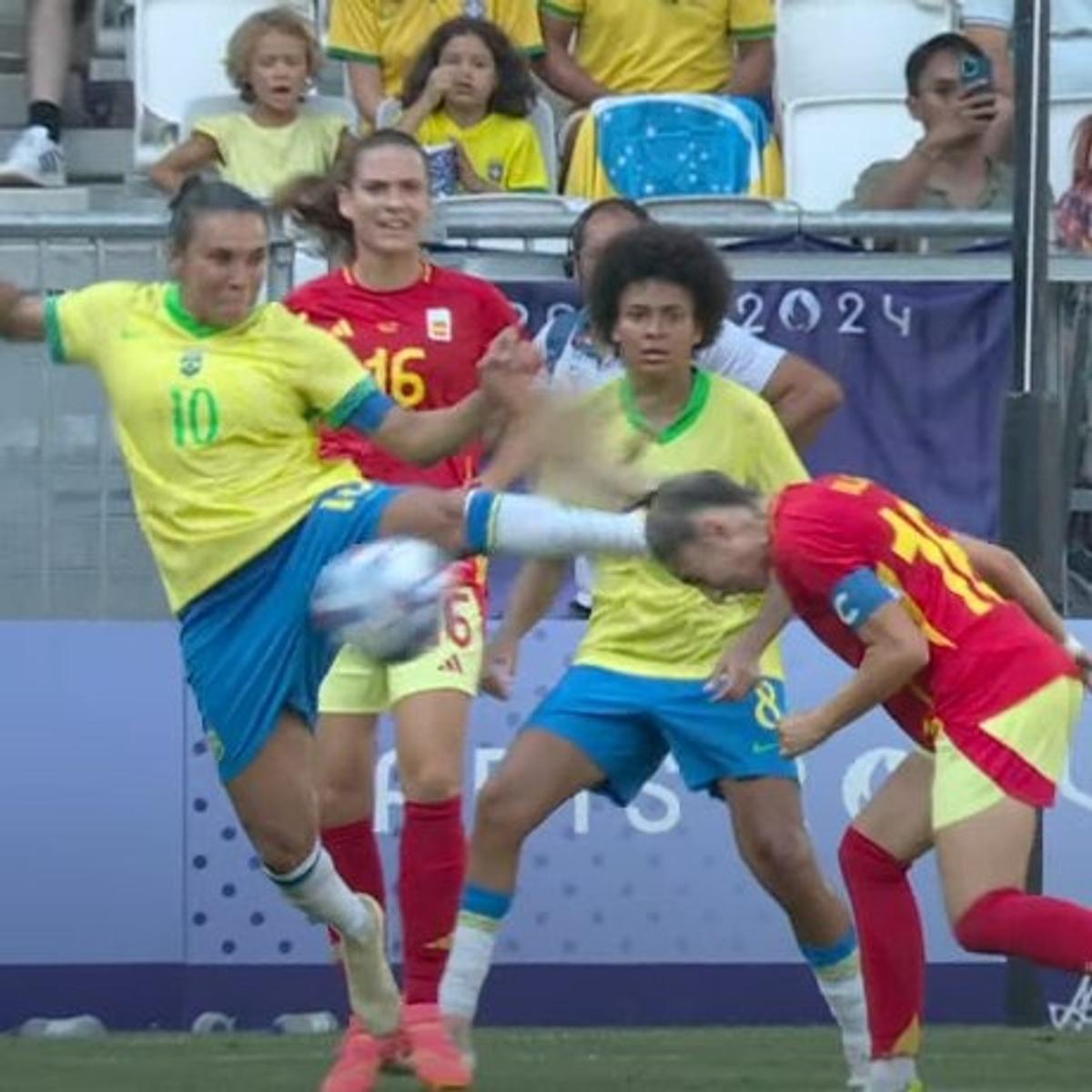 Momentul faultului criminal comis de Marta în Brazilia - Spania 0-2