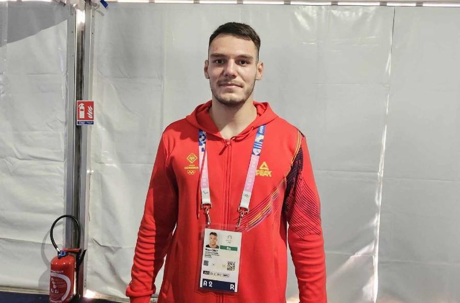 Alex Creț a putut cu greu să zâmbească după deziluzia din meciul cu Macedo / FOTO: Remus Dinu (GSP) Românul care a părăsit Jocurile Olimpice în lacrimi: „Foarte frustrant, aveam meciul în mână! Îmi doream mult o medalie” » GSP a surprins o scenă copleșitoare la zona mixtă