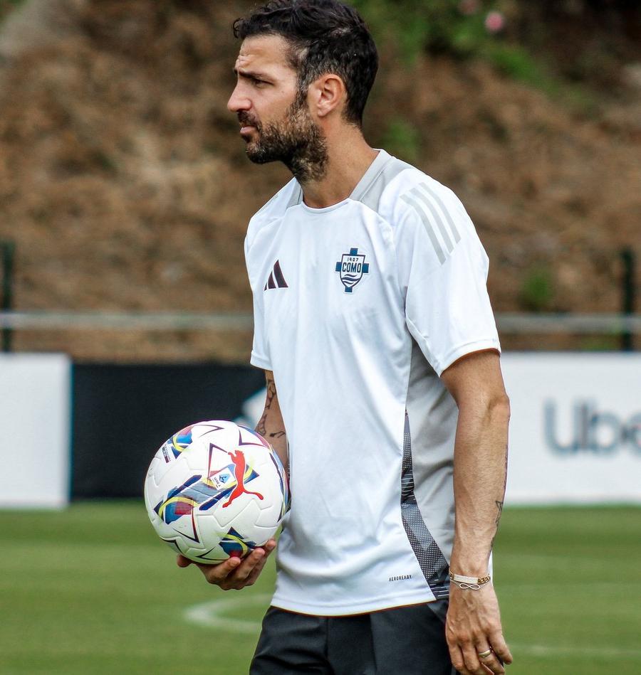 Cesc Fabregas are 21 de meciuri ca asistent la Como și încă 5 ca interimar, după plecarea lui Moreno Longo / Foto: X Como 1907 „Cel mai interesant proiect în fotbalul european” » Echipa este patronată de cei mai bogați indonezieni și antrenată de un fost campion mondial și continental!