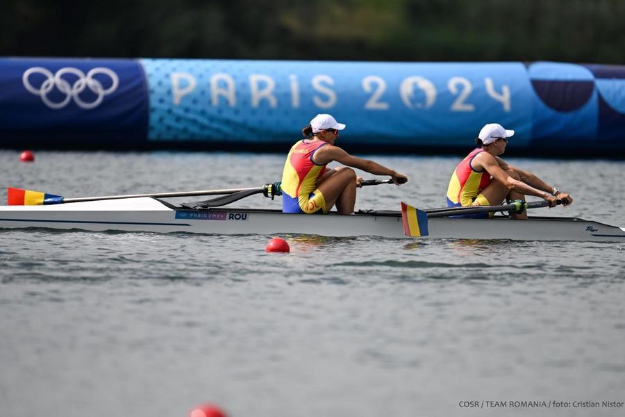 Ioana Vrînceanu și Roxana Anghel în acțiune în semifinale Foto: COSR Reacțiile canotorilor români care au adus alte trei calificări în finalele de la Jocurile Olimpice » De la „nu subestimăm pe nimeni” la „nu am venit aici să facem cadouri”