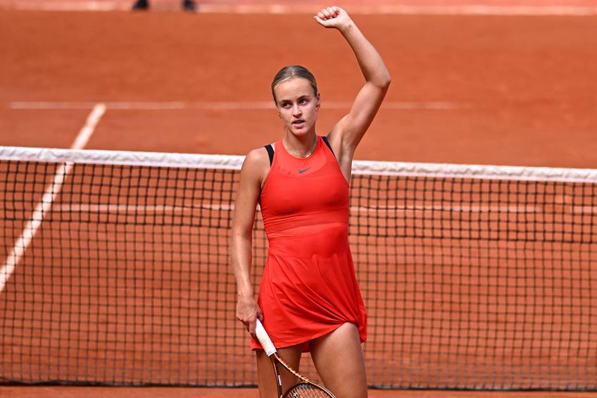 Anna Karolina Schmiedlova (29 de ani, 67 WTA) este prima semifinalistă a probei de tenis feminin de la Jocurile Olimpice. A trecut astăzi de Barbora Krejcikova (28 de ani, 10 WTA), campioana de la Wimbledon, scor 6-4, 6-2.