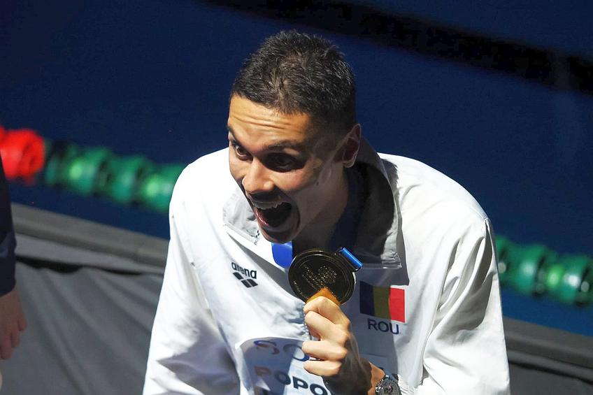 David Popovici, cu medalia de aur // foto: Roxana Fleșeru (GSP), din Singapore