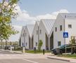 Cum arată casele din complexul unde locuiește David Popovici. Foto: Liziera de lac