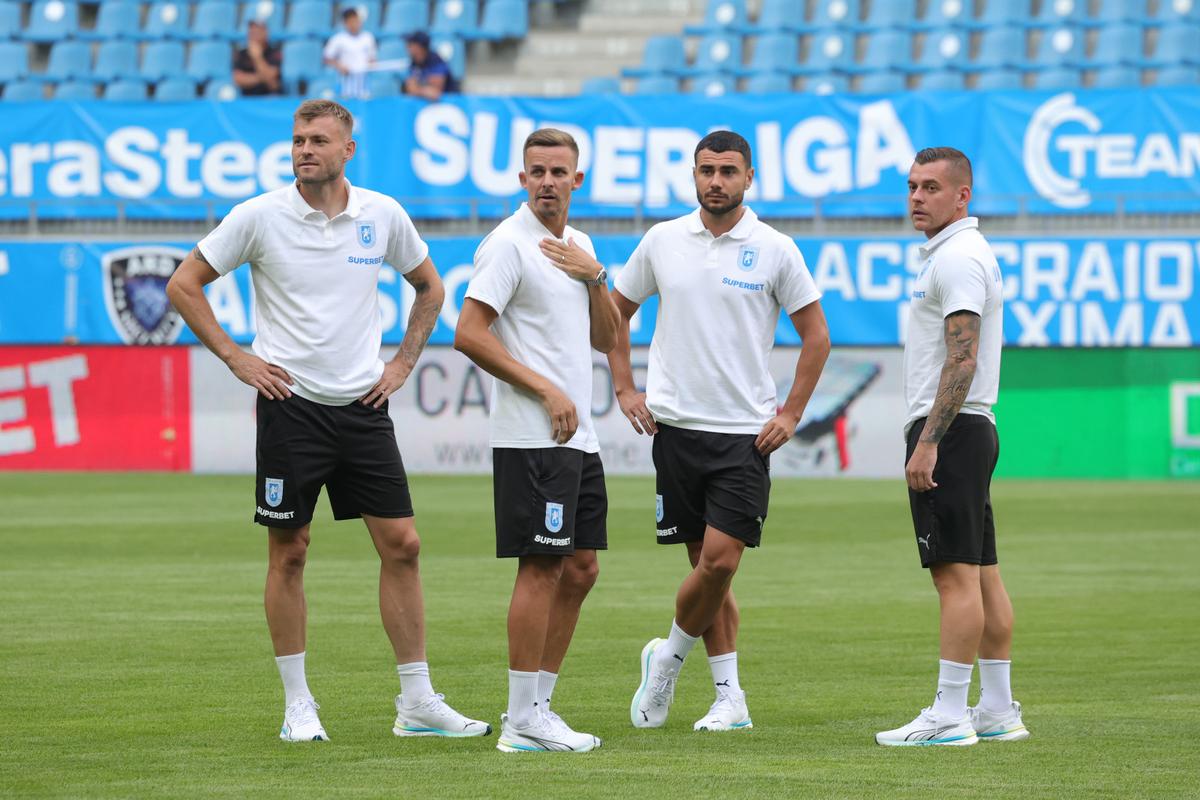 Imagini surprinse înainte de Craiova - FK Sarajevo: cum și-a mascat Cârțu operația + ce le-a uimit pe reprezentantele lui FK Sarajevo