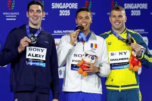David Popovici, cu medalia de aur de la 100 m liber la CM 2025 Foto: Guliver/ GettyImages