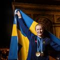 Sarah Sjostrom în 2024, cu cele două medalii olimpice de aur FOTO Imago Images