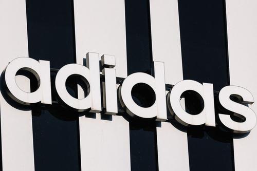 Adidas-ului îi merge bine și nu prea