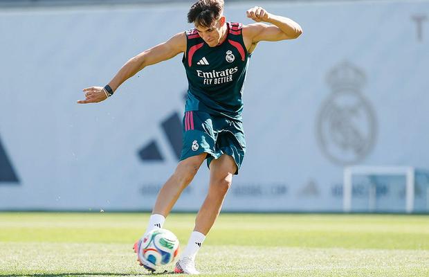 Doi nou-veniți în lotul lui Real Madrid pentru amicalul cu Fiorentina lui Drăgușin