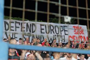Banner controversat afișat de galeria lui Dinamo în deplasarea de la Galați: „Apărați Europa”