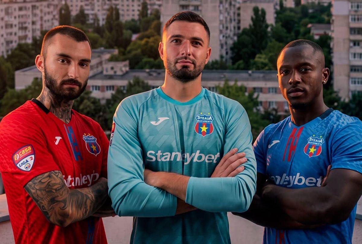 Steaua și-a prezentat noile echipamente, iar suporterii au reacționat virulent: „Oribile, exact ca și conducerea!” + „O copie tristă a echipamentului FCSB”