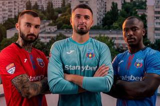 Steaua și-a prezentat noile echipamente, iar suporterii au reacționat virulent: „Oribile, exact ca și conducerea!” + „O copie tristă a echipamentului FCSB”