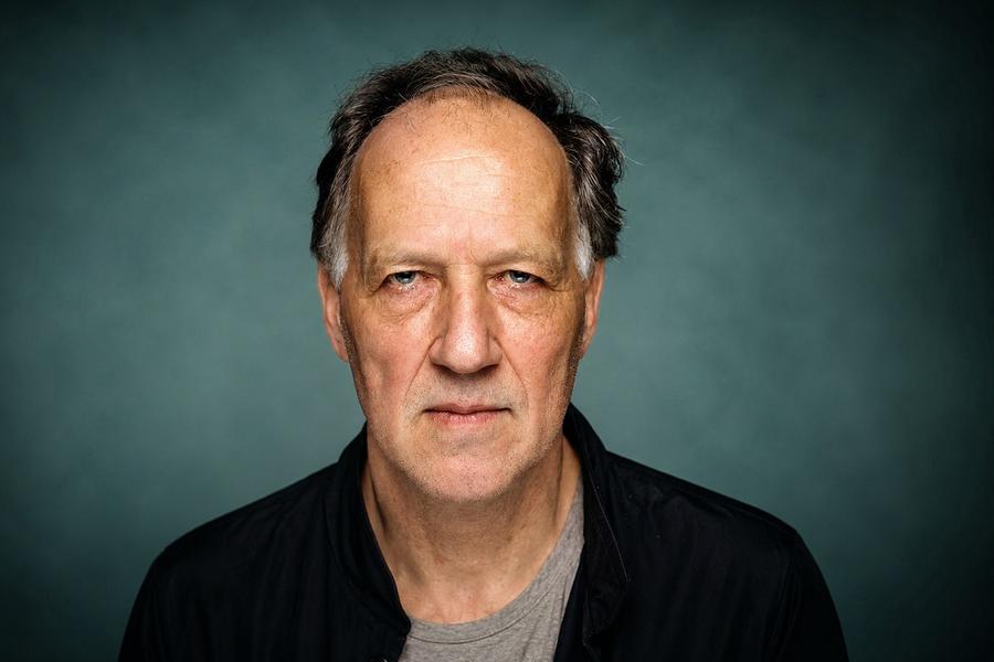 Werner Herzog este unul dintre cei mai importanți cineaști germani ai epocii moderne și una dintre figurile emblematice ale mișcării Noul Film German. Franco Baresi și Werner Herzog, prietenia imposibilă spusă prin scrisori, tăceri și o definiție memorabilă a spațiului