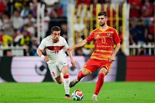 Imran Fetai (roșu), prezentat oficial la Dinamo // foto: imago images