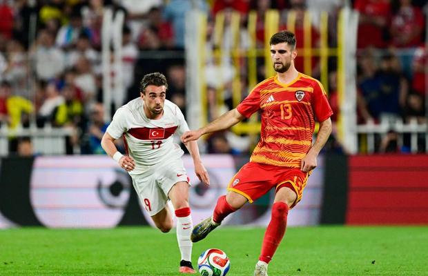 Dinamo și-a întărit apărarea » Noul fundaș central a fost prezentat oficial