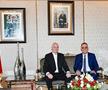 Aziz Akhannouch, prim-ministrul Marocului, alături de Gianni Infantino, șeful FIFA