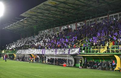 Scandări xenofobe la FC Argeș - Csikszereda! Mesaje jignitoare la adresa maghiarior, în tribunele de la Mioveni