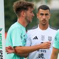 CSM Olimpia Satu Mare, în alb, rămâne în Liga 2 // foto: Facebook @ CSM Olimpia Satu Mare