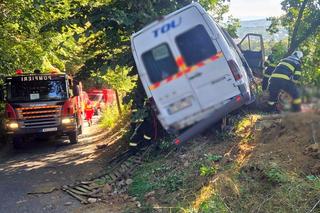 Cum se simte Adrian Ropotan, rămas internat peste noapte după cumpăna din microbuz + Filmul accidentului e tulburător: „N-au mers decât 150 de metri!”