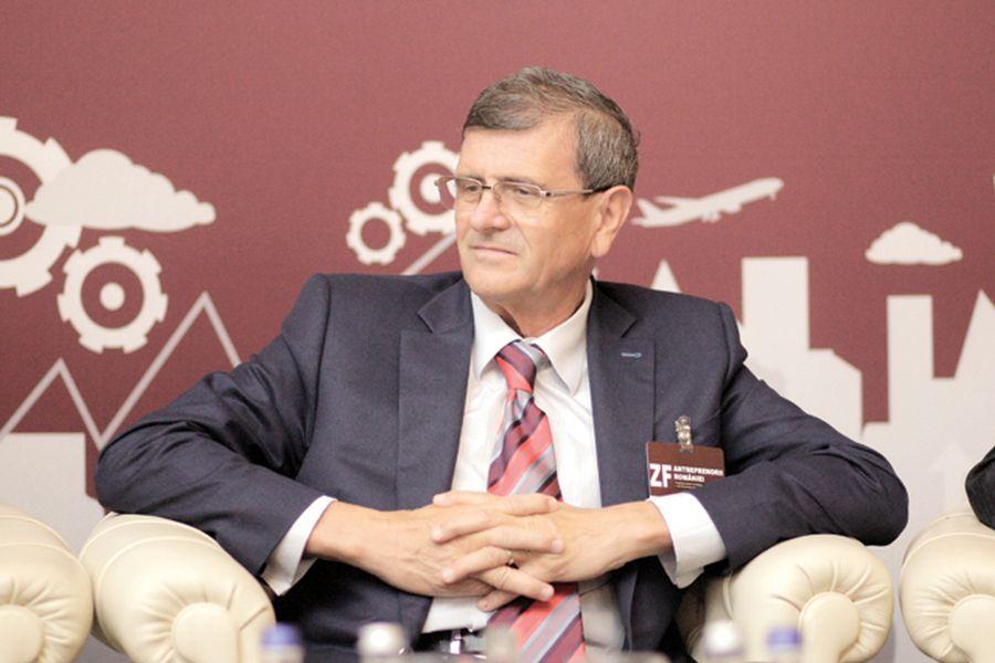 Ștefan Gadola, acționar minoritar CFR Cluj CFR CLUJ // EXCLUSIV Conducerea campioanei a răbufnit la miezul nopții: „Ce caută un asemenea om în arbitraj? În fotbal e ca în politică, trăim vremuri incredibile”