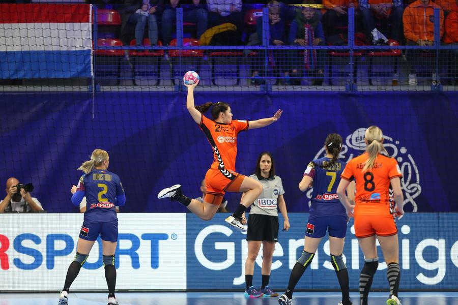 Martine jucând împotriva României la Euro 2018, în Franța FOTO Marius Ionescu Campioana mondială Martine Smeets e categorică: „Un club precum CSM București nu poți să-l refuzi!”