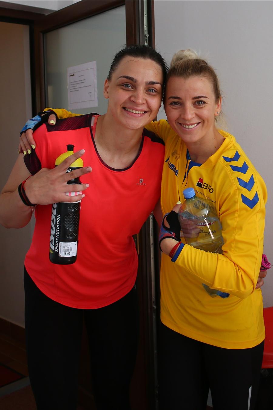 Bianca Tiron și Aneta Udriștioiu după un antrenament în sala de forță FOTO Marius Ionescu Situație explozivă la Dunărea Brăila » Șase jucătoare confirmate pozitiv cu COVID-19. Startul sezonului, sub semnul întrebării