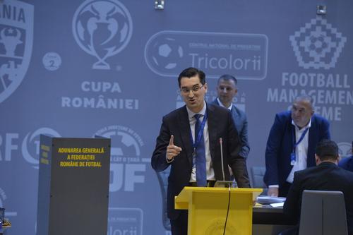 Burleanu, 37 de ani, e în fruntea FRF din martie 2014