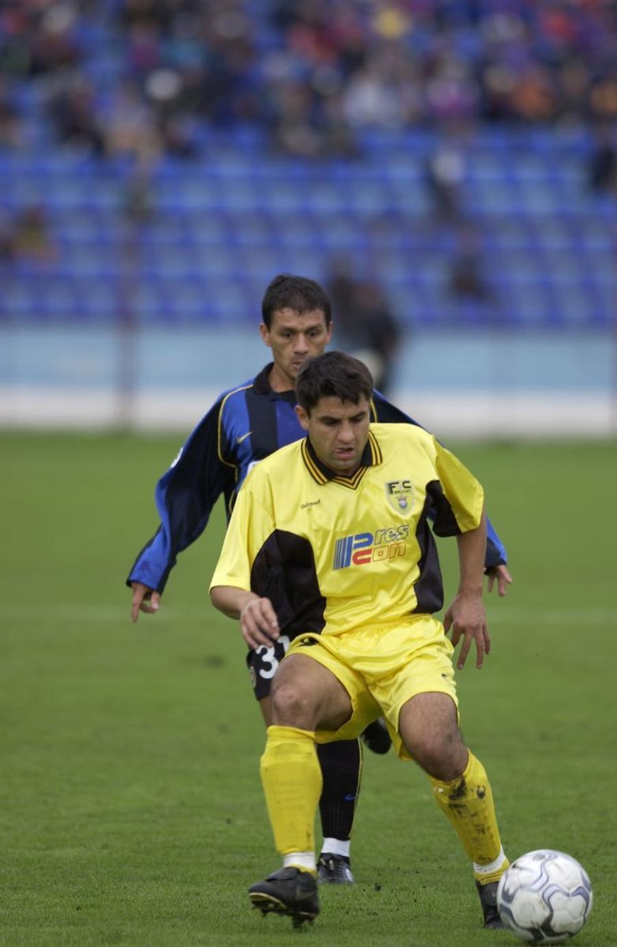 De la Zanetti la schizofrenie » Drama lui Aurel Ghindaru, titular în „dubla” Inter Milano - FC Brașov din 2001: „Crede că va fi antrenorul Barcelonei”. Familia acuză doctorul, acesta răspunde tăios