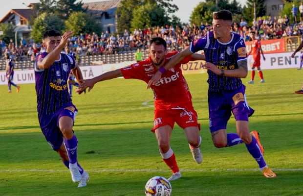 Căpitanul unei candidate la play-off le bate obrazul fanilor și dezvăluie: „Aș fi plecat acum, dacă nu mă accidentam!”