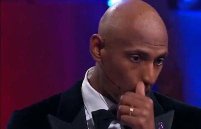 Imagini emoționante cu Sebastian Haller, fotbalistul lui Dortmund care suferă de cancer » A izbucnit în lacrimi în momentul în care a fost premiat