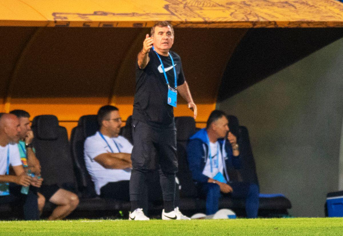 „Regele” Hagi, plecăciune în fața elevilor de la Farul: „Nu vreau să folosesc cuvinte mari, dar s-au autodepășit!”