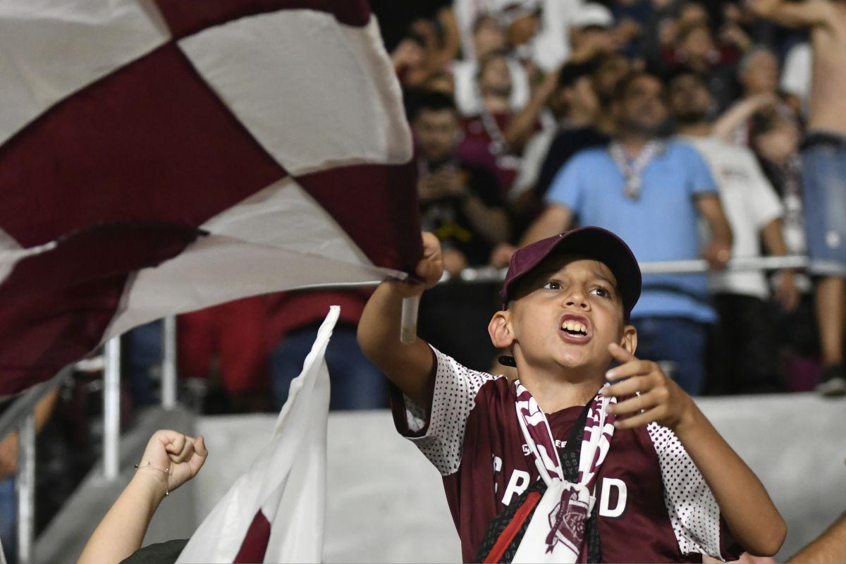 Pasiune de Giulești » 10 imagini senzaționale din tribune la Rapid - U Cluj 1-0
