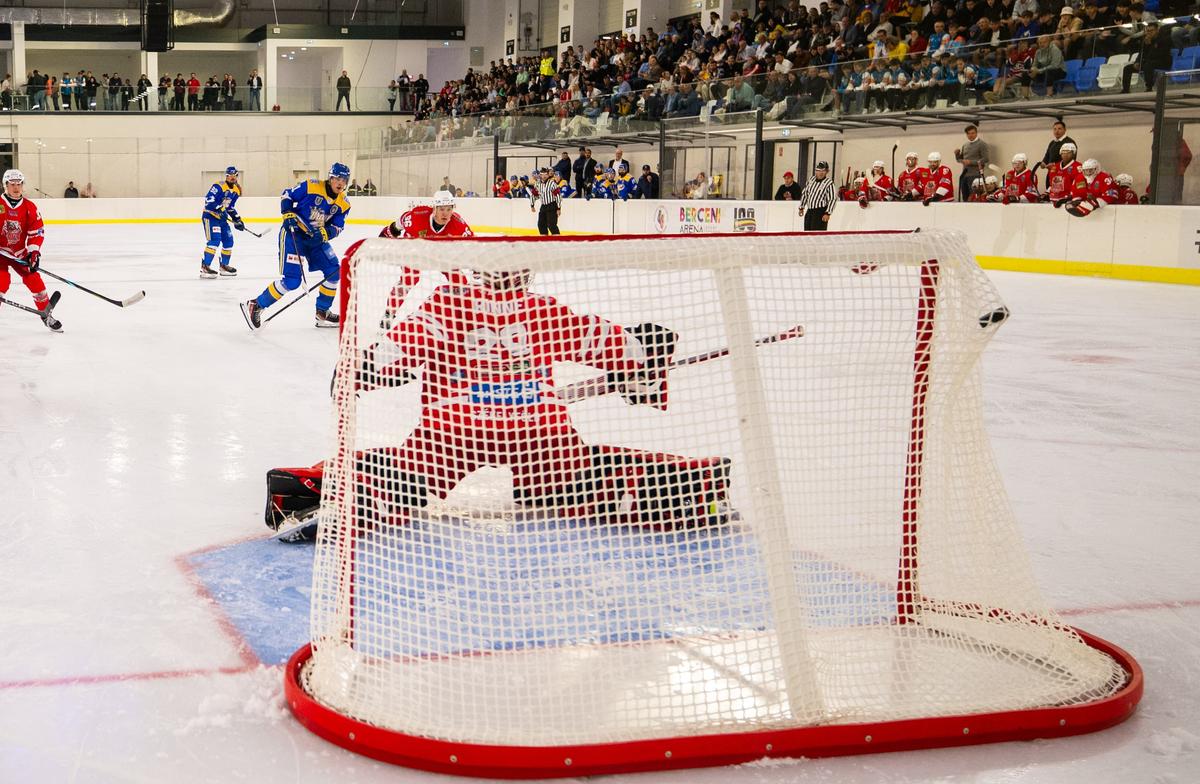De necrezut! Patinoarul de 10 milioane € din București nu mai poate fi folosit, la nici 6 luni de la inaugurare: „S-a stricat suprafața!” » Replica primarului Băluță, după dezvăluirea GSP: „Fluctuații de curent”