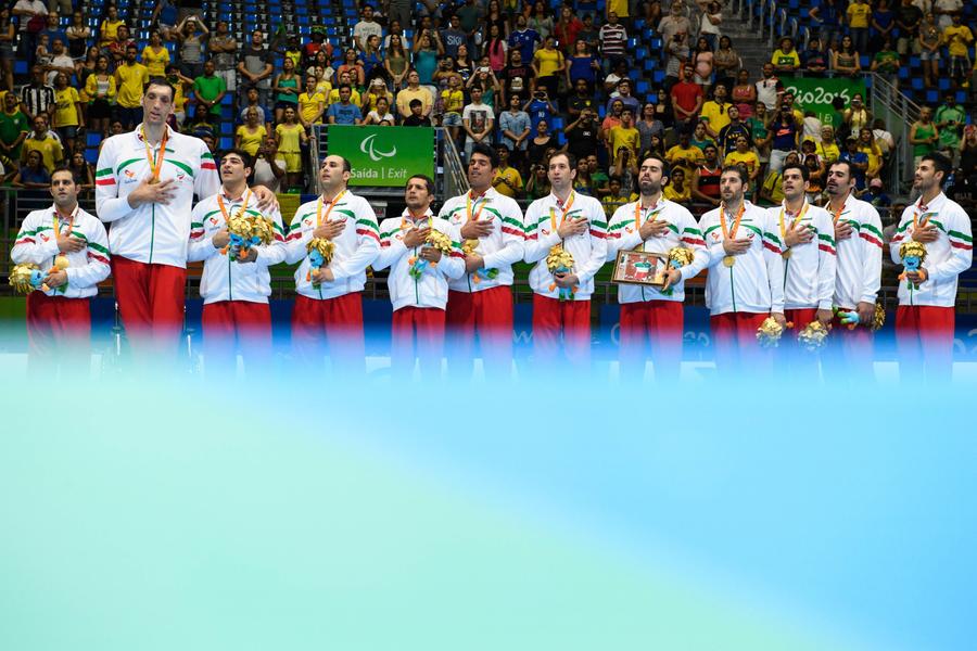 Morteza Mehrzadselajkani la prima participare de Jocuri Paralimpice FOTO Imago Images Povestea celui mai înalt sportiv de la Jocurile Paralimpice » Morteza Mehrzadselajkani are 2,46 m și joacă în echipa Iranului de volei din așezat: „Mi-era rușine să ies în oraș de teamă că lumea va râde de mine”