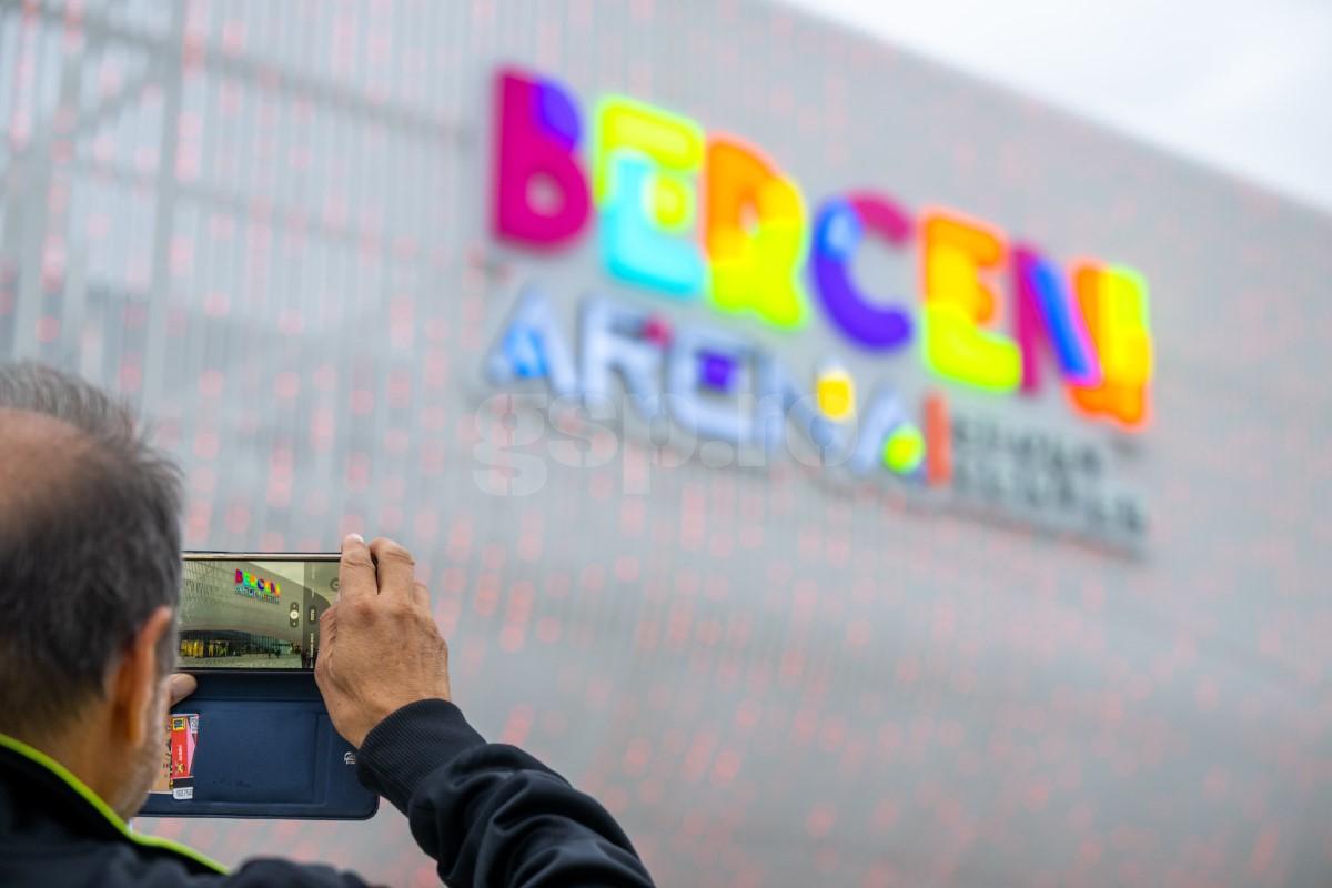 De necrezut! Patinoarul de 10 milioane € din București nu mai poate fi folosit, la nici 6 luni de la inaugurare: „S-a stricat suprafața!” » Replica primarului Băluță, după dezvăluirea GSP: „Fluctuații de curent”