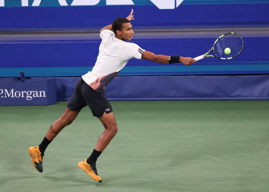 Felix Auger-Aliassime în acțiune la US Open Foto: Imago Images A livrat surpriza zilei la US Open, eliminându-l pe numărul 3 mondial, apoi a explicat: „Scuzați-mi limbajul, dar asta e o tâmpenie”